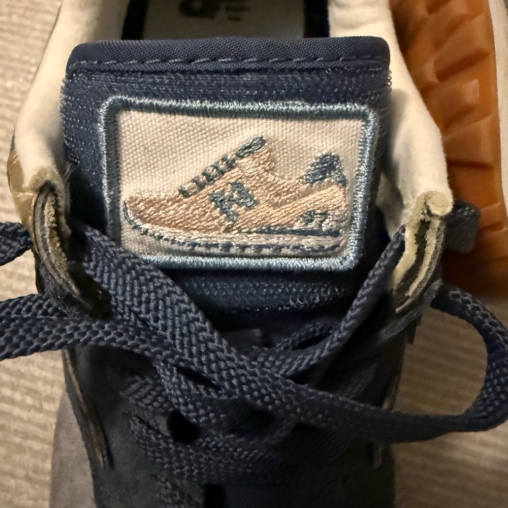 New Balance Women’s 574 Navy and Gray Sneakers, Size 8 - Picture 6 of 7